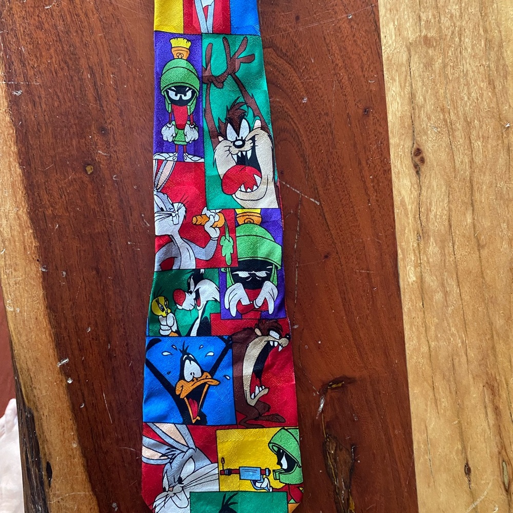 Vintage Looney Tunes 100% silk‎ necktie BUGS DAFFY TAZ
